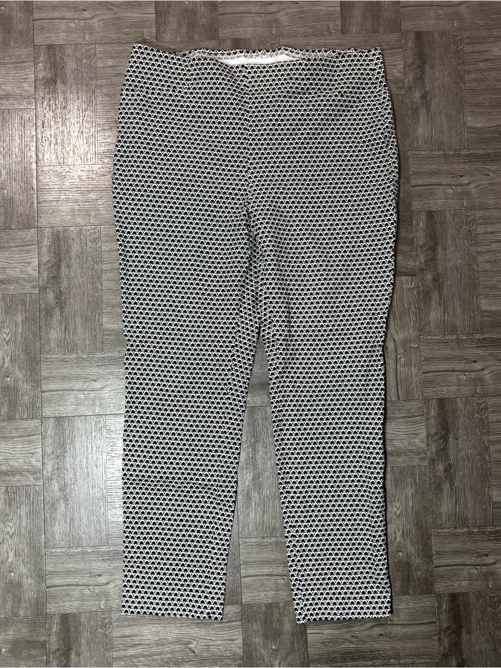 Chicos So Slimming Ankle Pants Black White Geometric Pull On Size 1.5 US 10 M